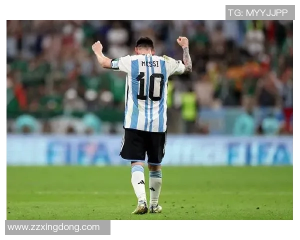 梅西足球明星手绘海报展现传奇风采与激情瞬间